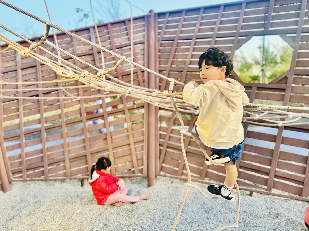 ★台中親子景點推薦★台中最新『梧棲漁寮公園』海線首座戲水航海