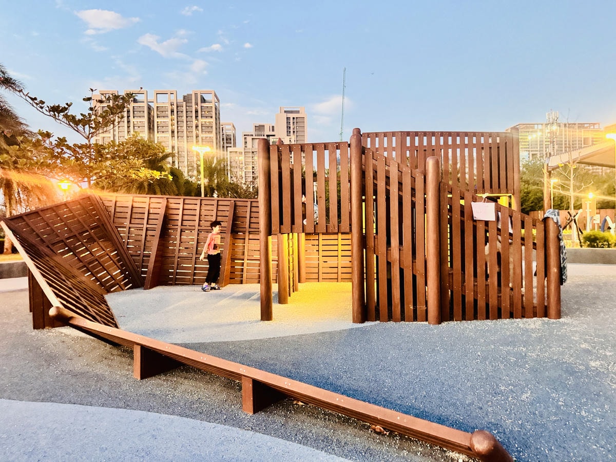 ★台中親子景點推薦★台中最新『梧棲漁寮公園』海線首座戲水航海