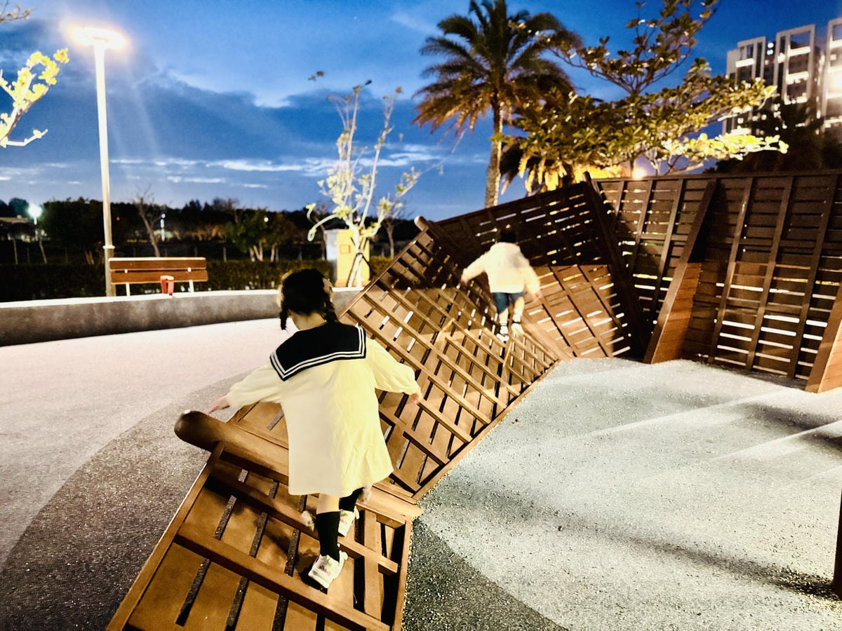 ★台中親子景點推薦★台中最新『梧棲漁寮公園』海線首座戲水航海