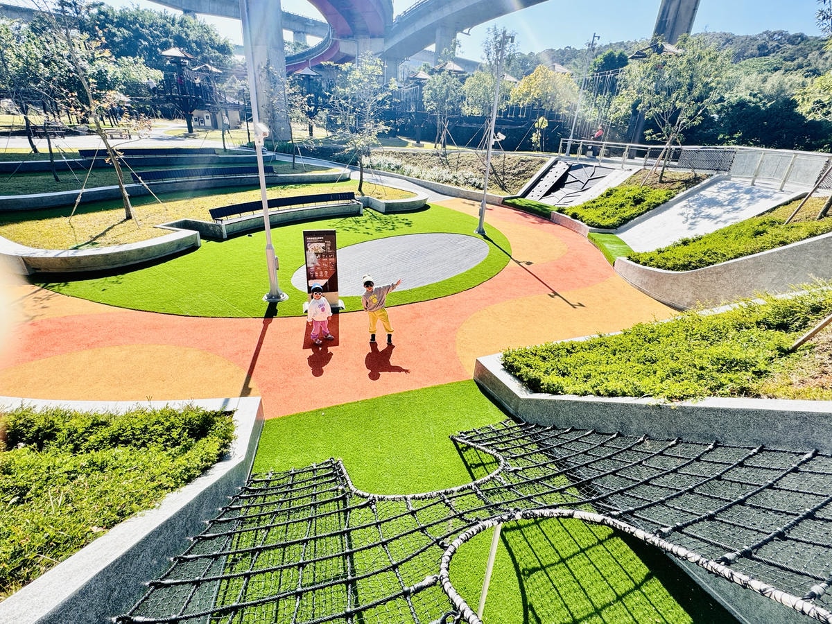 ★桃園親子景點推薦★桃園最新特色遊戲場『平鎮運動公園』,全新 ★桃園親子景點推薦★桃園最新特色遊戲場『平鎮運動公園』,全新