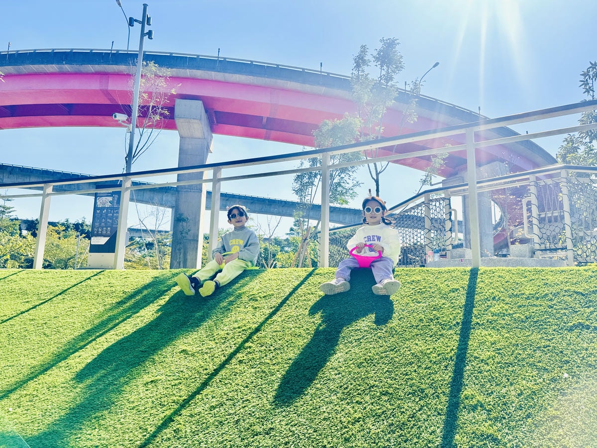 ★桃園親子景點推薦★桃園最新特色遊戲場『平鎮運動公園』,全新 ★桃園親子景點推薦★桃園最新特色遊戲場『平鎮運動公園』,全新