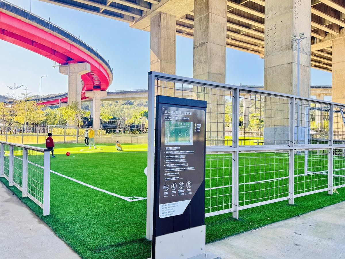★桃園親子景點推薦★桃園最新特色遊戲場『平鎮運動公園』,全新 ★桃園親子景點推薦★桃園最新特色遊戲場『平鎮運動公園』,全新