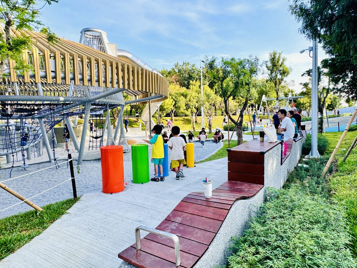 ★台中親子景點推薦★最新特色遊戲場『中央公園--飛行美樂地』 ★台中親子景點推薦★最新特色遊戲場『中央公園--飛行美樂地』