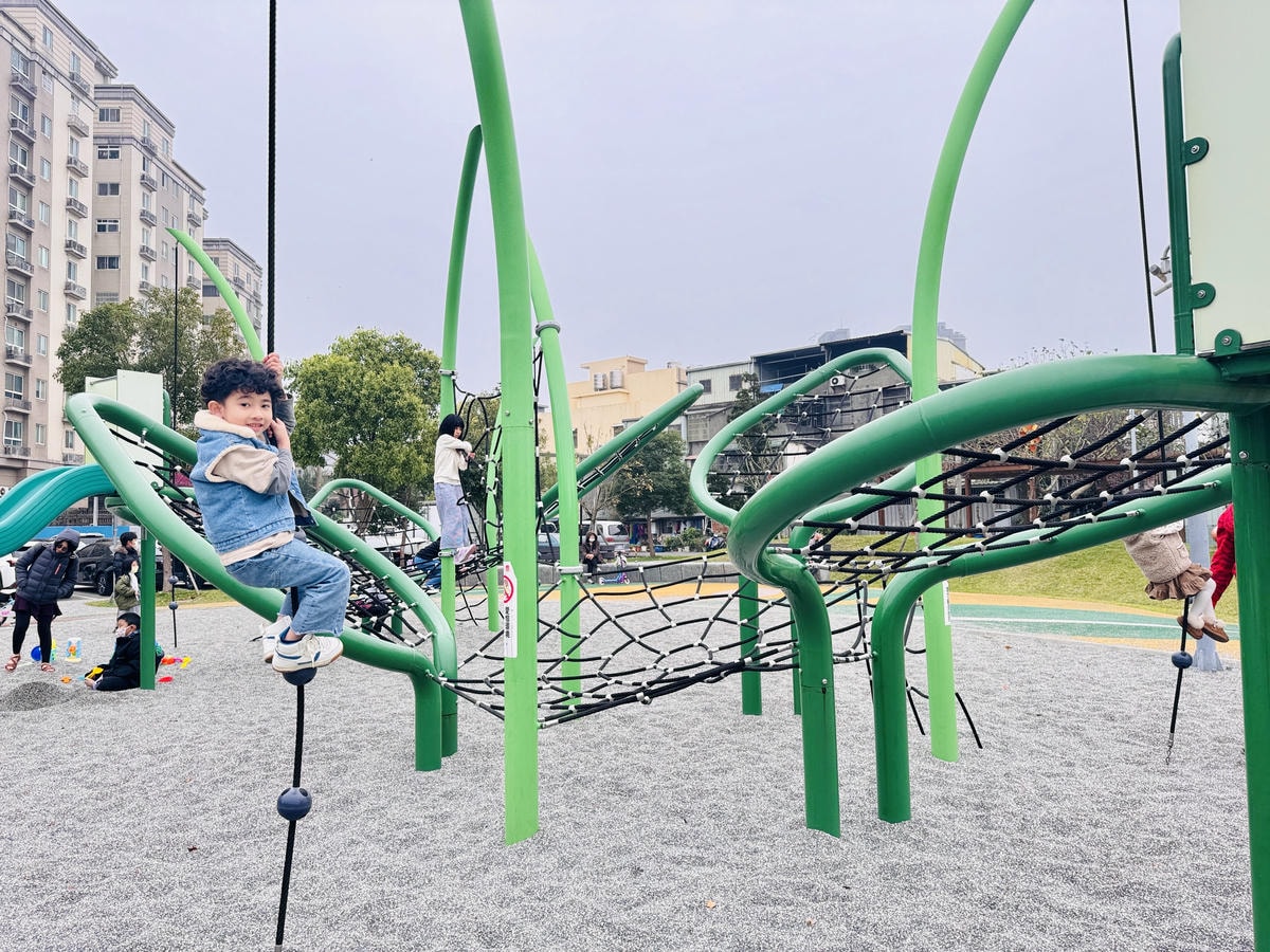 ★桃園●八德*一秒闖入童話故事裡『傑克冒險公園』,大型葉子藤 ★桃園●八德*一秒闖入童話故事裡『傑克冒險公園』,大型葉子藤