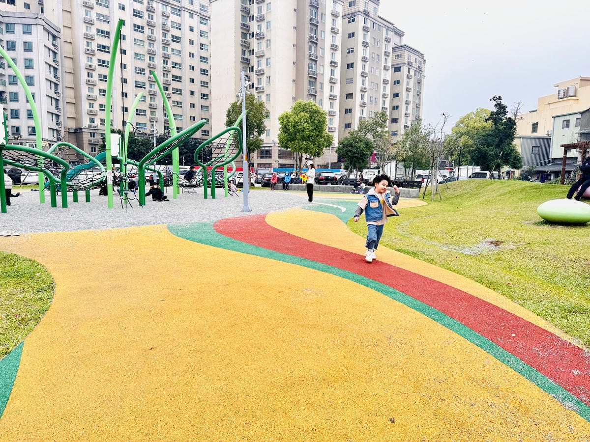★桃園●八德*一秒闖入童話故事裡『傑克冒險公園』,大型葉子藤 ★桃園●八德*一秒闖入童話故事裡『傑克冒險公園』,大型葉子藤