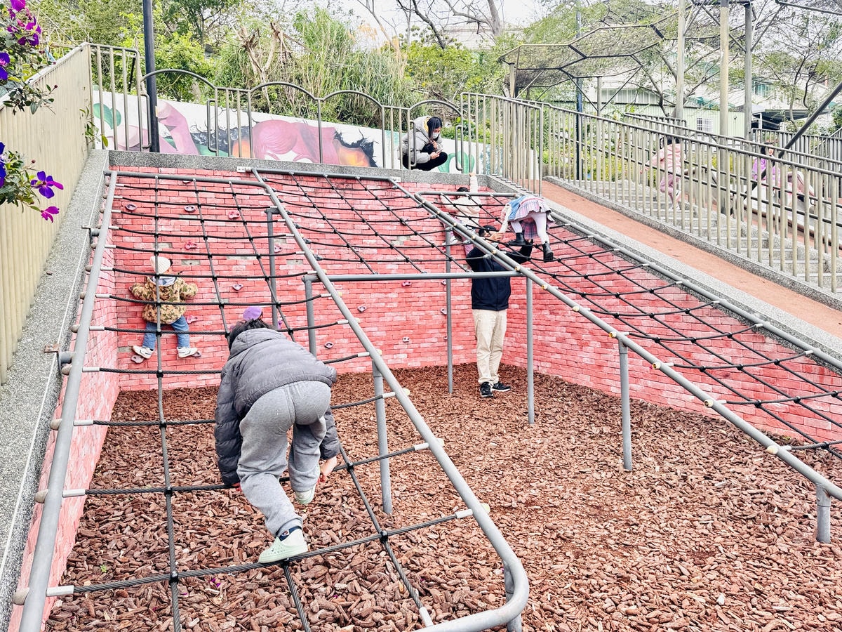 ★新北●鶯歌*最美拍的『鶯歌永吉公園』,擁有雙色櫻花、炮仗花 ★新北●鶯歌*最美拍的『鶯歌永吉公園』,擁有雙色櫻花、炮仗花