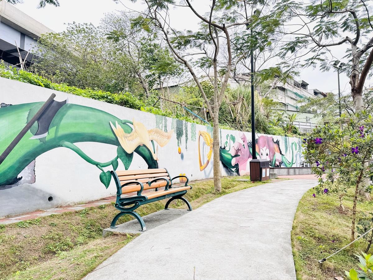 ★新北●鶯歌*最美拍的『鶯歌永吉公園』,擁有雙色櫻花、炮仗花 ★新北●鶯歌*最美拍的『鶯歌永吉公園』,擁有雙色櫻花、炮仗花