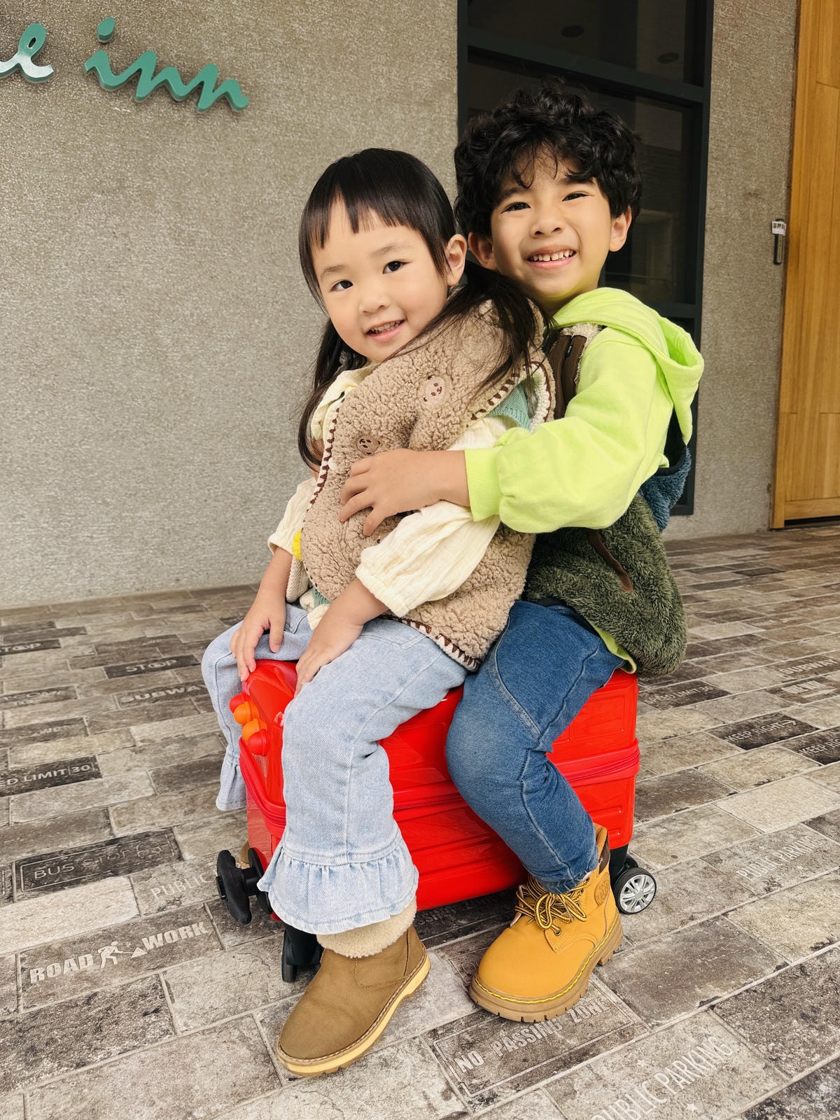 ★好物推薦★美國Travel Buddies – 兒童行李箱 ★好物推薦★美國Travel Buddies – 兒童行李箱