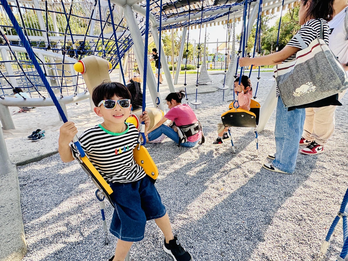 ★台中親子景點推薦★最新特色遊戲場『中央公園--飛行美樂地』 ★台中親子景點推薦★最新特色遊戲場『中央公園--飛行美樂地』