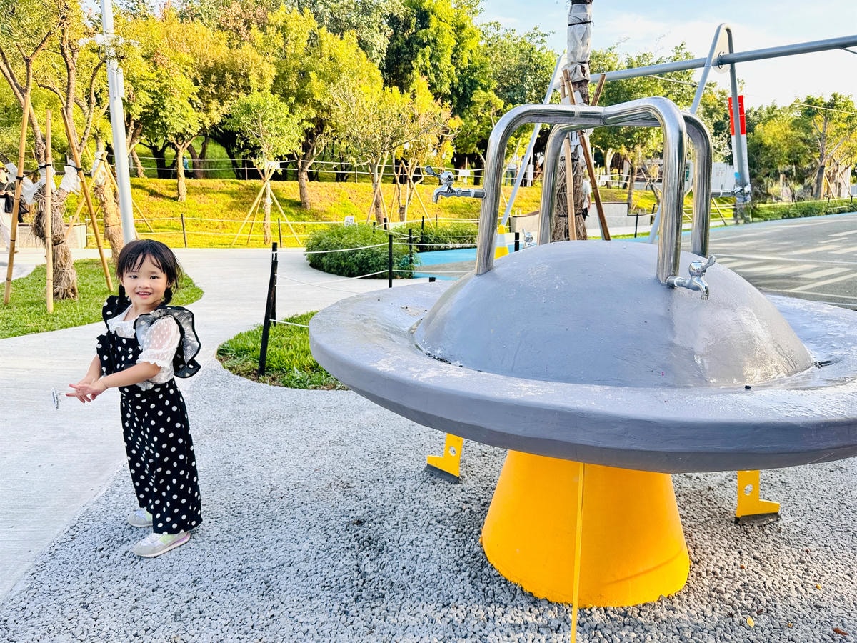 ★台中親子景點推薦★最新特色遊戲場『中央公園--飛行美樂地』 ★台中親子景點推薦★最新特色遊戲場『中央公園--飛行美樂地』