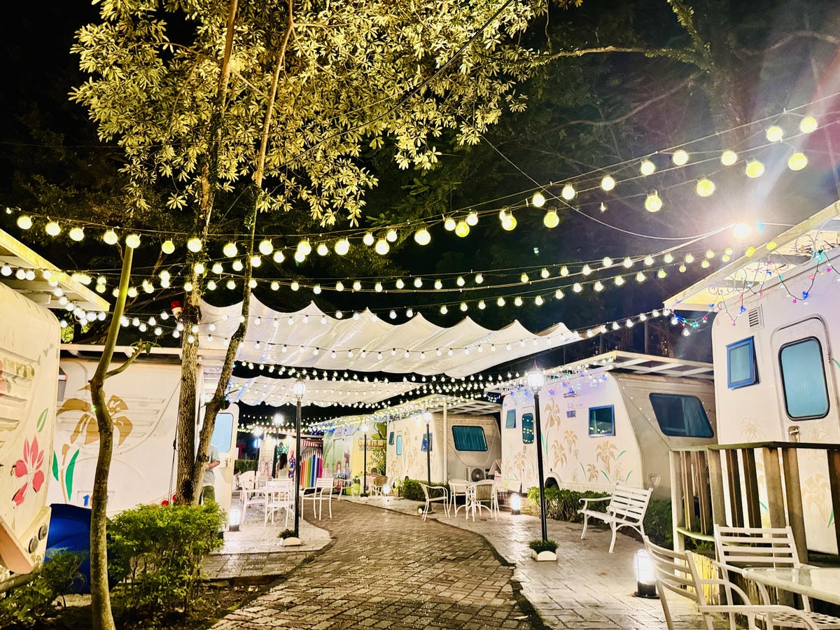 ★嘉義露營住宿推薦★『詩情花園渡假村』一泊二食豪華露營車只要 ★嘉義露營住宿推薦★『詩情花園渡假村』一泊二食豪華露營車只要