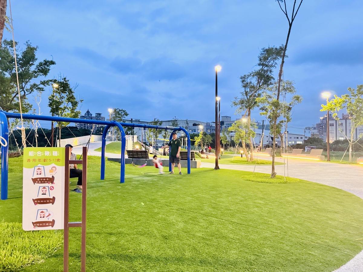 ★桃園親子景點推薦★蘆竹最新特色遊戲場『新龍公園』,磨石子滑 ★桃園親子景點推薦★蘆竹最新特色遊戲場『新龍公園』,磨石子滑
