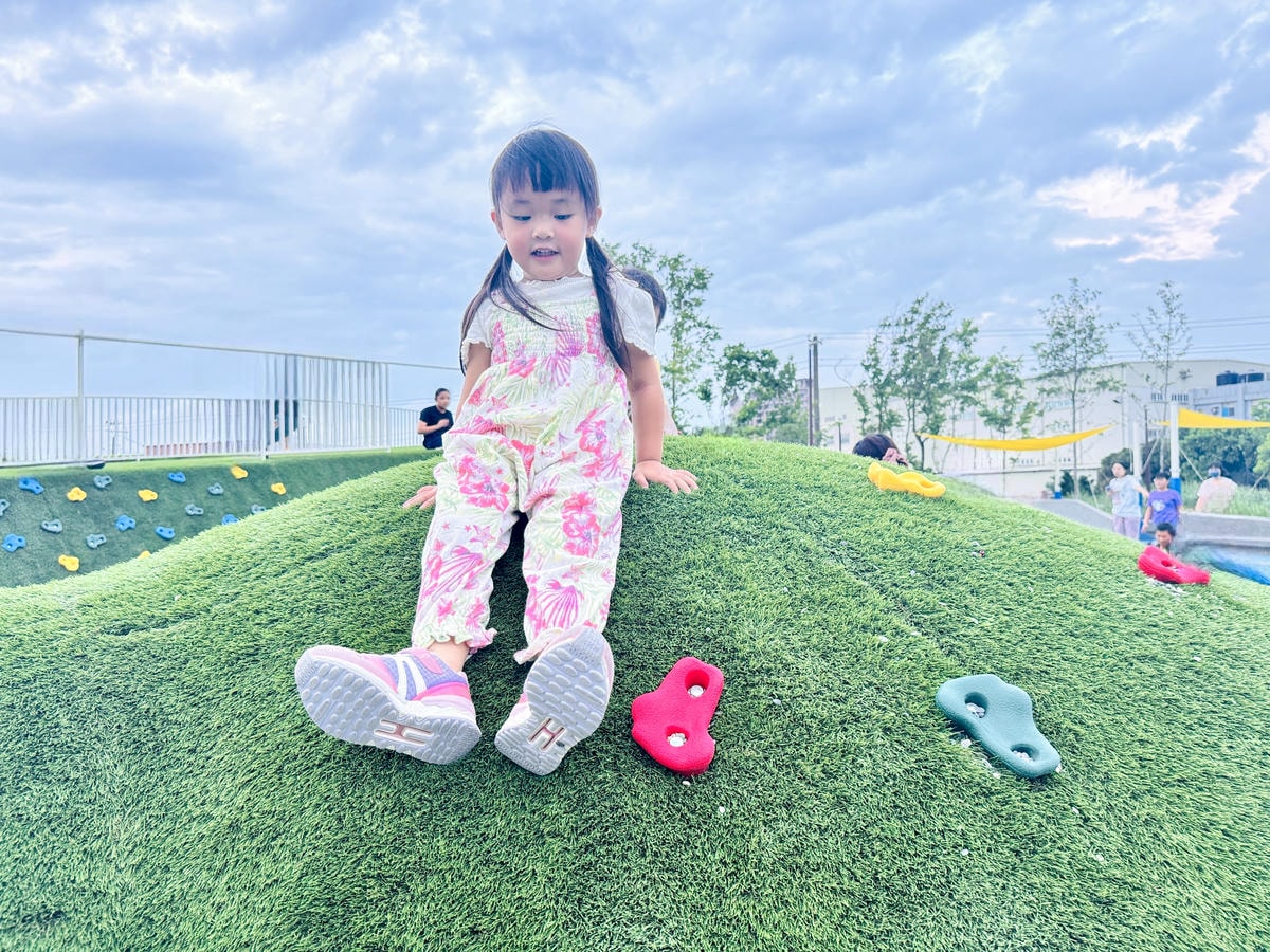★桃園親子景點推薦★蘆竹最新特色遊戲場『新龍公園』,磨石子滑 ★桃園親子景點推薦★蘆竹最新特色遊戲場『新龍公園』,磨石子滑