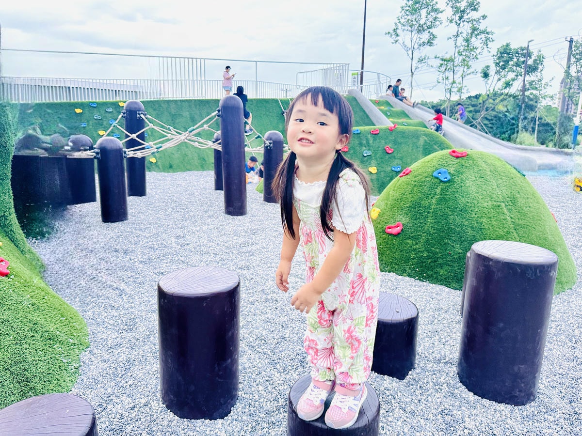 ★桃園親子景點推薦★蘆竹最新特色遊戲場『新龍公園』,磨石子滑 ★桃園親子景點推薦★蘆竹最新特色遊戲場『新龍公園』,磨石子滑