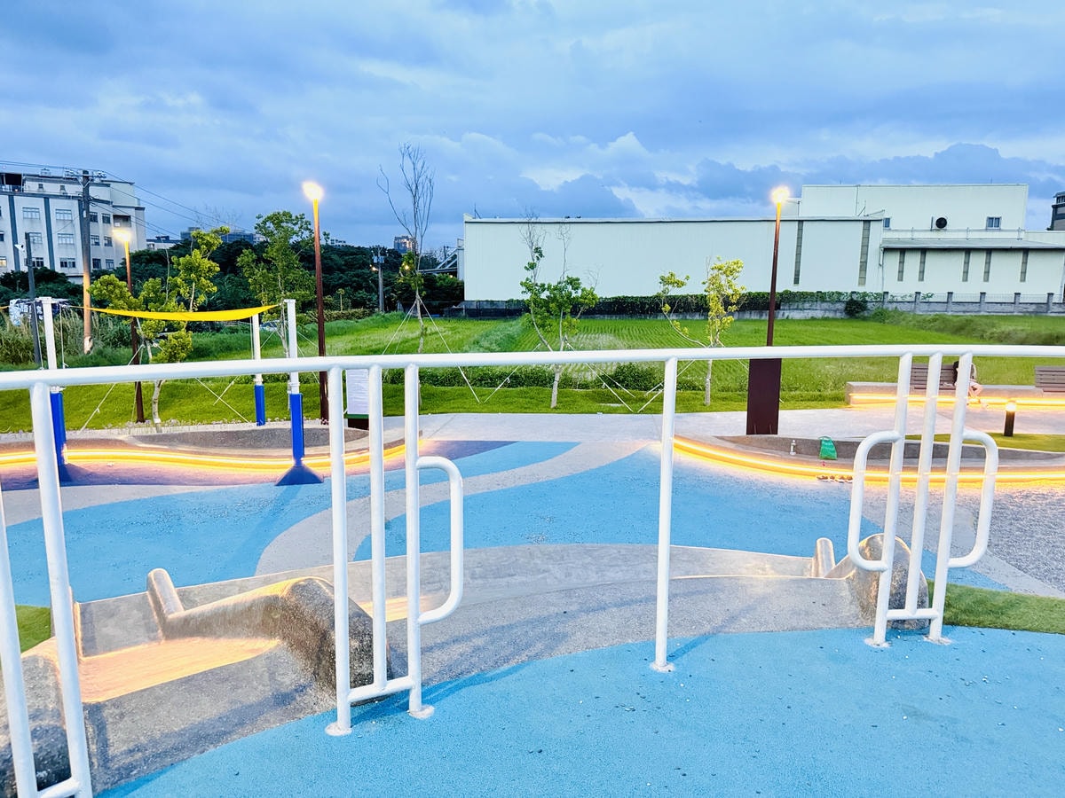 ★桃園親子景點推薦★蘆竹最新特色遊戲場『新龍公園』,磨石子滑 ★桃園親子景點推薦★蘆竹最新特色遊戲場『新龍公園』,磨石子滑