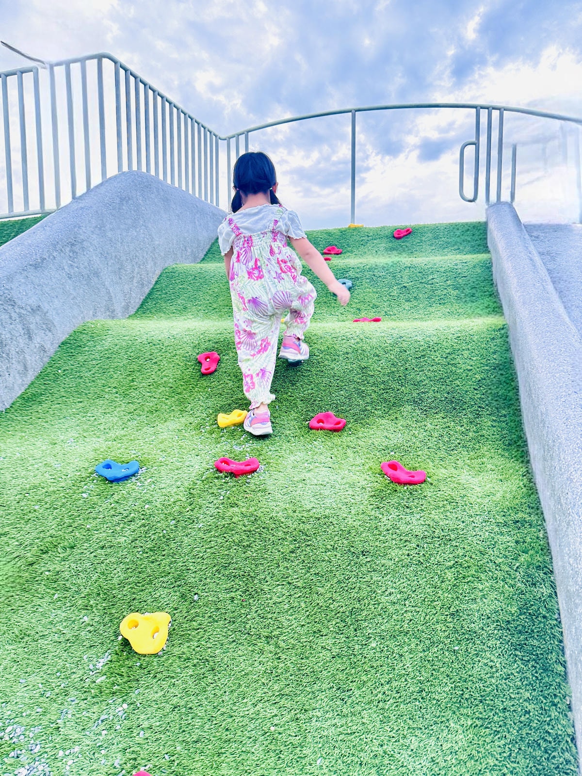 ★桃園親子景點推薦★蘆竹最新特色遊戲場『新龍公園』,磨石子滑 ★桃園親子景點推薦★蘆竹最新特色遊戲場『新龍公園』,磨石子滑