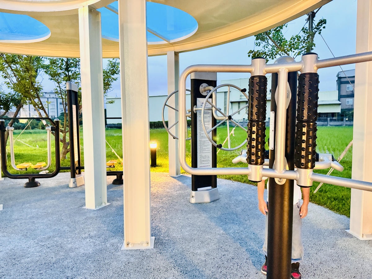 ★桃園親子景點推薦★蘆竹最新特色遊戲場『新龍公園』,磨石子滑 ★桃園親子景點推薦★蘆竹最新特色遊戲場『新龍公園』,磨石子滑