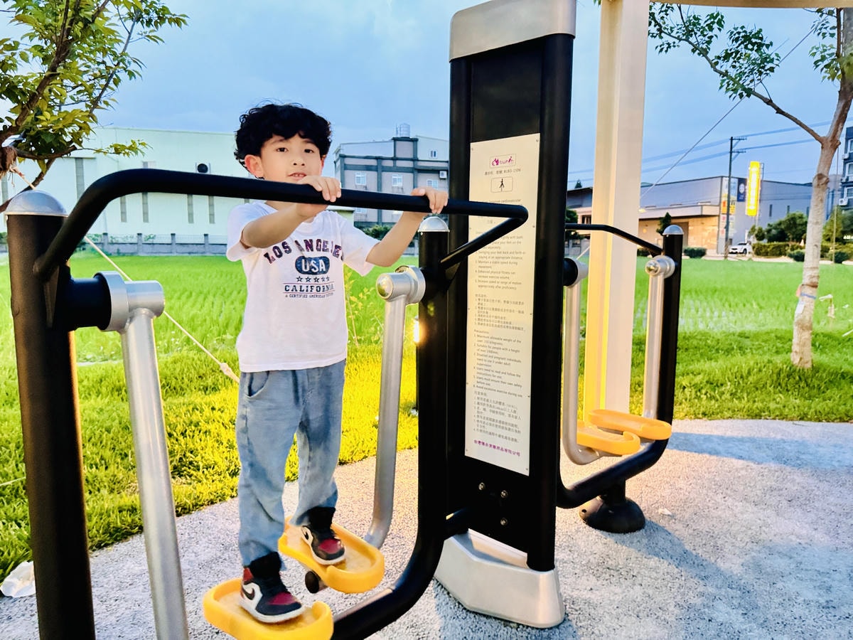 ★桃園親子景點推薦★蘆竹最新特色遊戲場『新龍公園』,磨石子滑 ★桃園親子景點推薦★蘆竹最新特色遊戲場『新龍公園』,磨石子滑