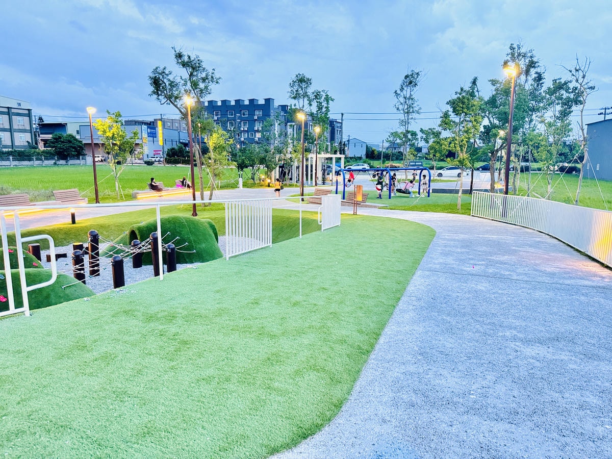 ★桃園親子景點推薦★蘆竹最新特色遊戲場『新龍公園』,磨石子滑 ★桃園親子景點推薦★蘆竹最新特色遊戲場『新龍公園』,磨石子滑