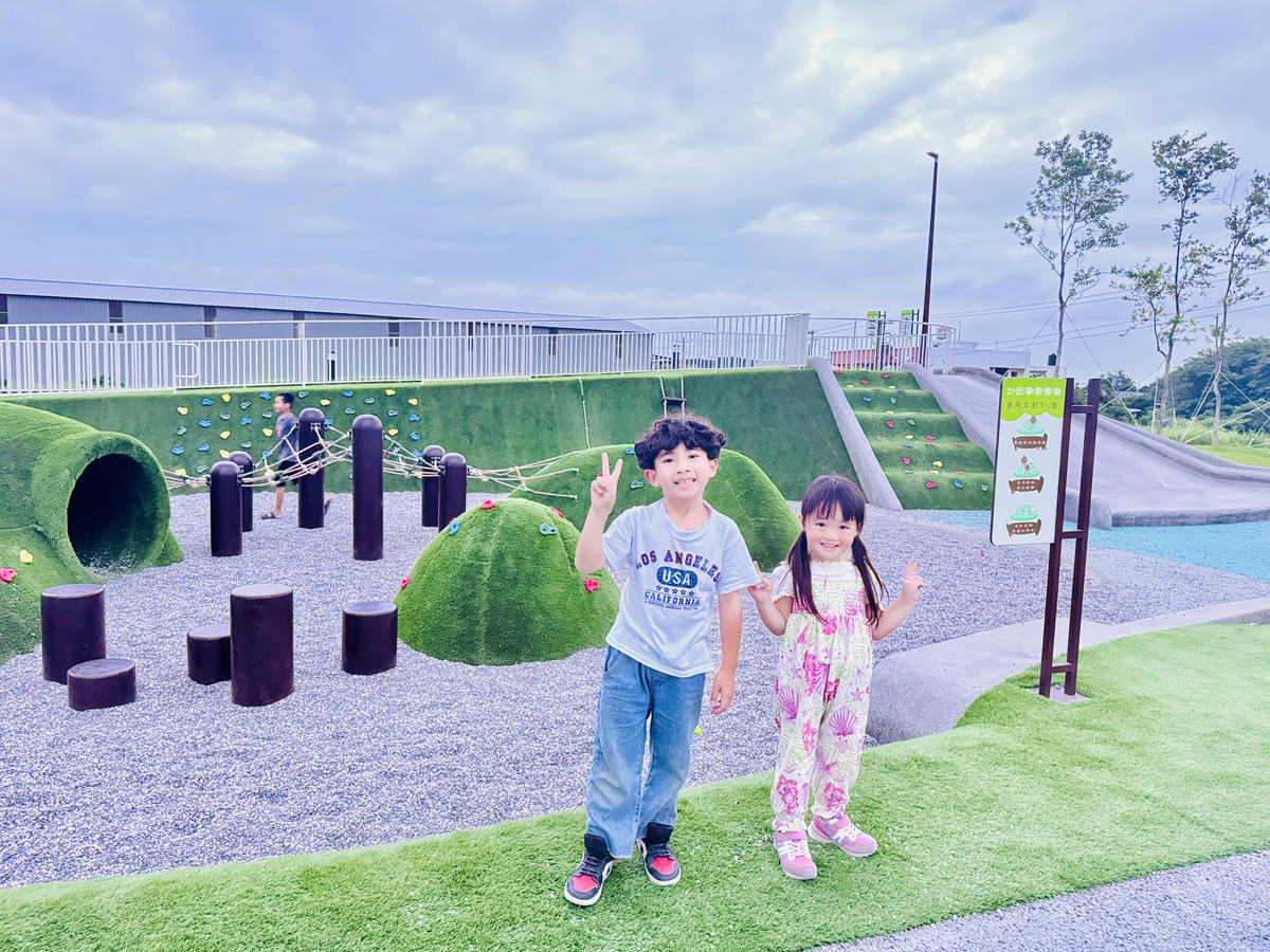 ★桃園親子景點推薦★蘆竹最新特色遊戲場『新龍公園』,磨石子滑 ★桃園親子景點推薦★蘆竹最新特色遊戲場『新龍公園』,磨石子滑
