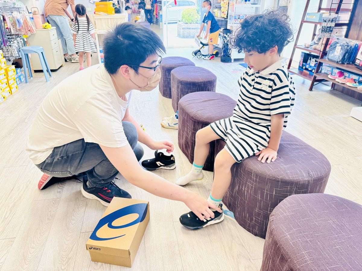 ★童鞋推薦★0~12歲鞋款最多最齊全的童鞋店『布布童鞋』,由 ★童鞋推薦★0~12歲鞋款最多最齊全的童鞋店『布布童鞋』,由