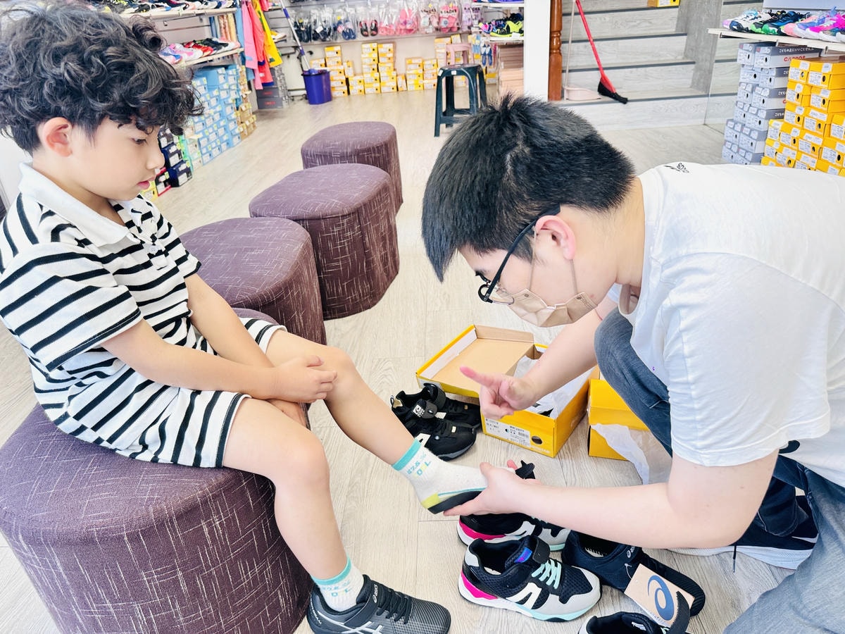 ★童鞋推薦★0~12歲鞋款最多最齊全的童鞋店『布布童鞋』,由 ★童鞋推薦★0~12歲鞋款最多最齊全的童鞋店『布布童鞋』,由