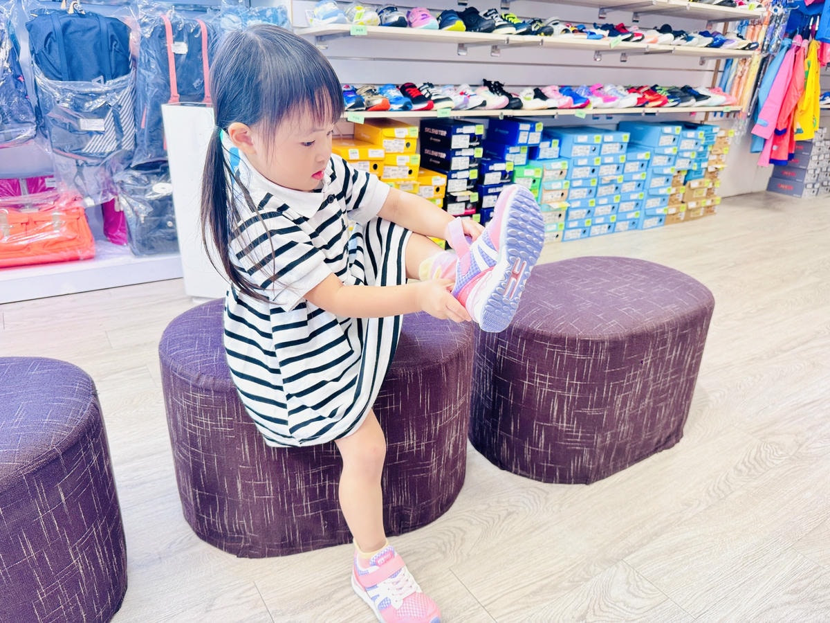 ★童鞋推薦★0~12歲鞋款最多最齊全的童鞋店『布布童鞋』,由 ★童鞋推薦★0~12歲鞋款最多最齊全的童鞋店『布布童鞋』,由