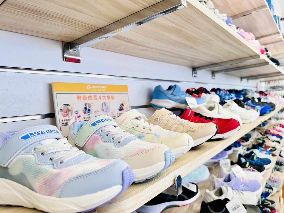 ★童鞋推薦★0~12歲鞋款最多最齊全的童鞋店『布布童鞋』,由 ★童鞋推薦★0~12歲鞋款最多最齊全的童鞋店『布布童鞋』,由