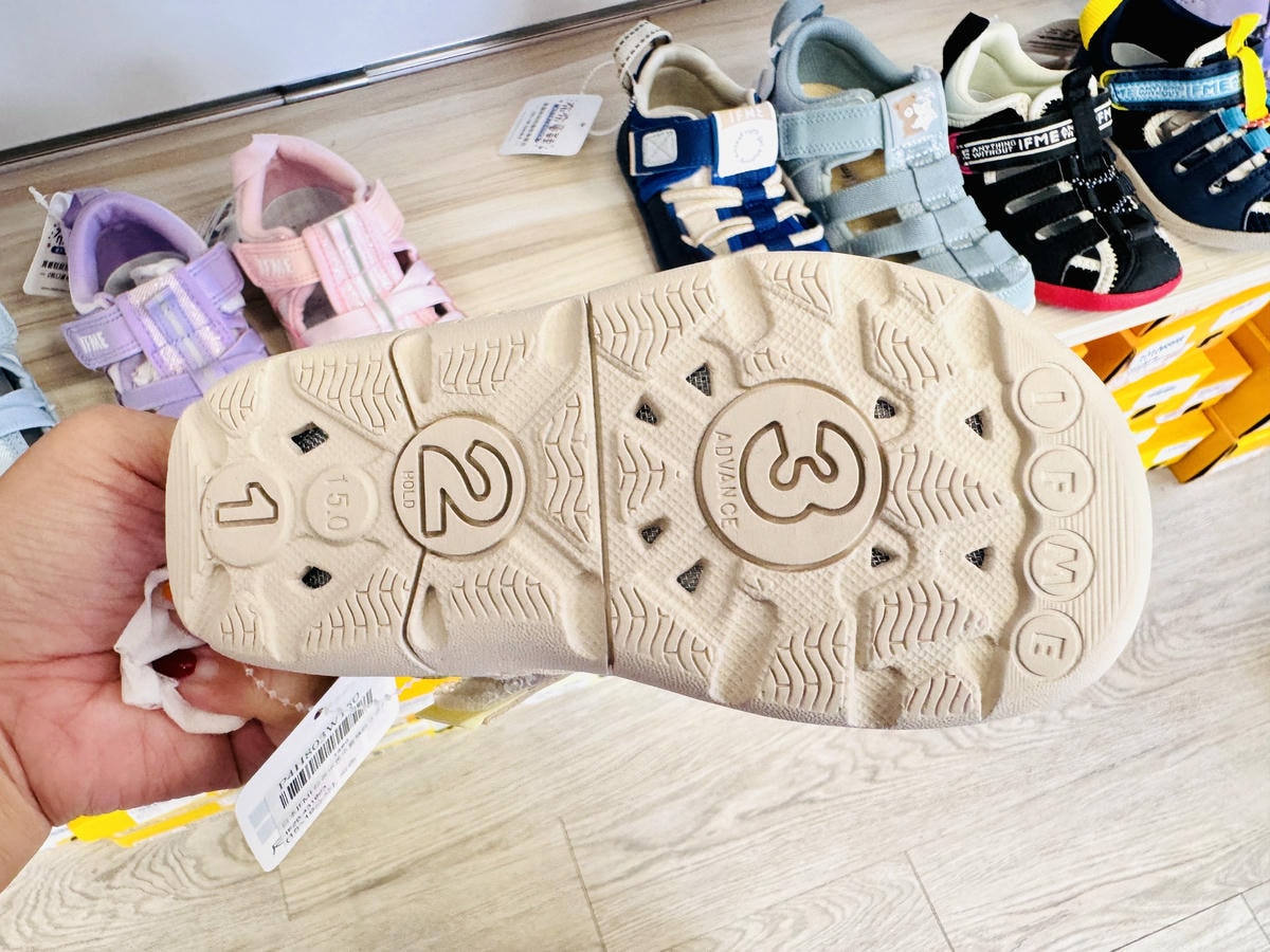 ★童鞋推薦★0~12歲鞋款最多最齊全的童鞋店『布布童鞋』,由 ★童鞋推薦★0~12歲鞋款最多最齊全的童鞋店『布布童鞋』,由