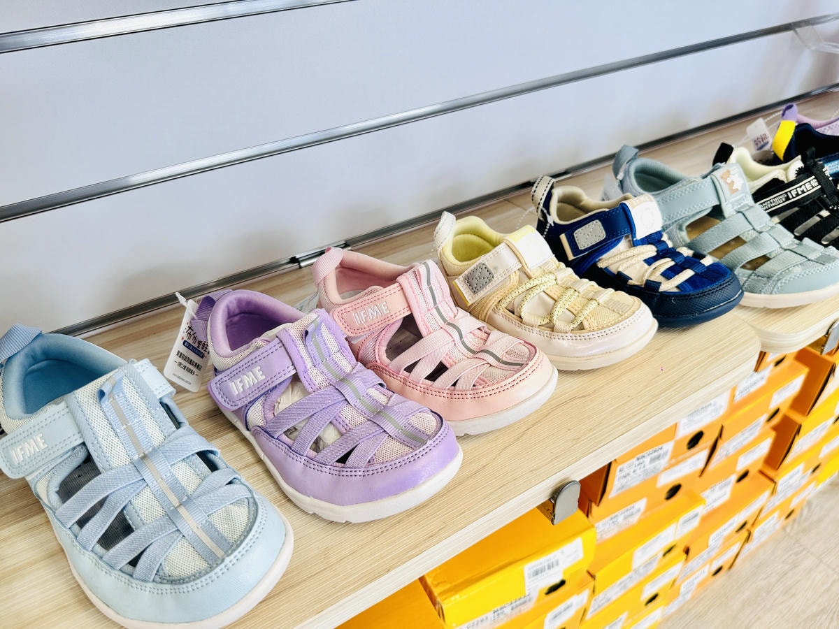 ★童鞋推薦★0~12歲鞋款最多最齊全的童鞋店『布布童鞋』,由 ★童鞋推薦★0~12歲鞋款最多最齊全的童鞋店『布布童鞋』,由