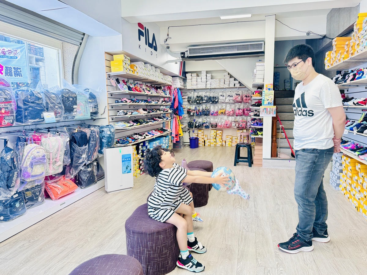 ★童鞋推薦★0~12歲鞋款最多最齊全的童鞋店『布布童鞋』,由 ★童鞋推薦★0~12歲鞋款最多最齊全的童鞋店『布布童鞋』,由