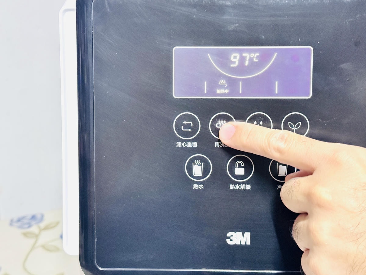 ★好物推薦★3M 4.5L免安裝三道式濾淨冷熱飲水機 L22 ★好物推薦★3M 4.5L免安裝三道式濾淨冷熱飲水機 L22