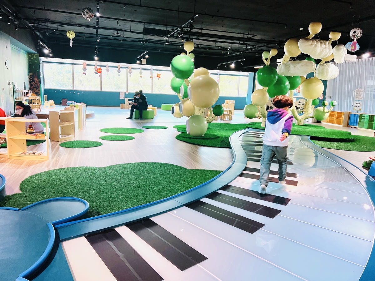 ★桃園*龜山親子館*超有設計感的琴鍵河流、唱歌月亮,免費的親 ★桃園*龜山親子館*超有設計感的琴鍵河流、唱歌月亮,免費的親