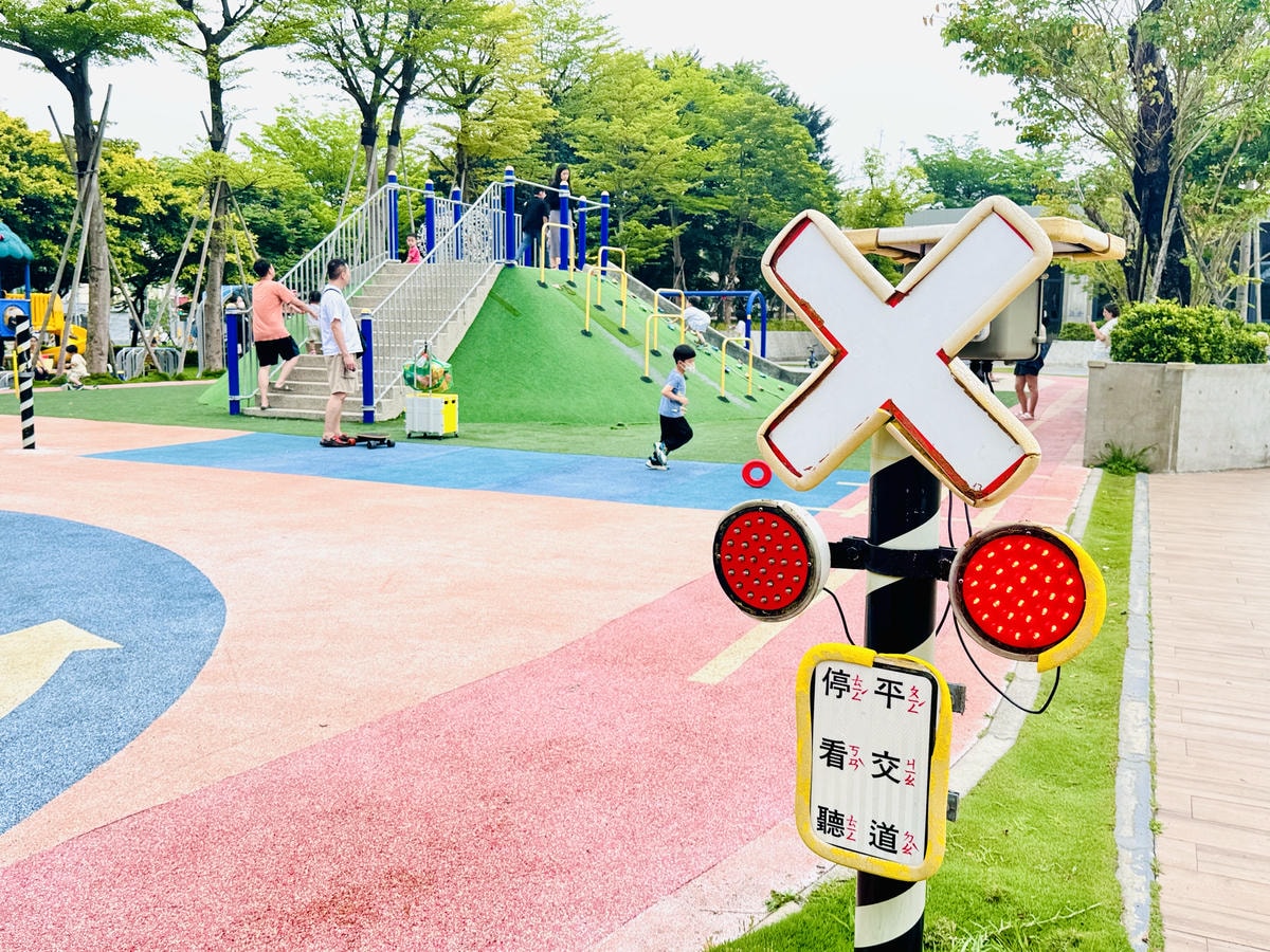 ★桃園親子景點推薦★中壢文化公園,小而巧的交通特色遊戲場, ★桃園親子景點推薦★中壢文化公園,小而巧的交通特色遊戲場,