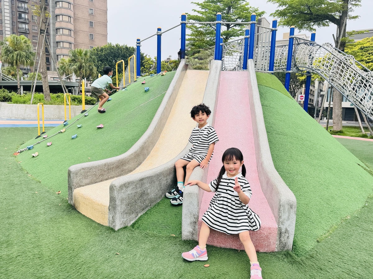 ★桃園親子景點推薦★中壢文化公園,小而巧的交通特色遊戲場, ★桃園親子景點推薦★中壢文化公園,小而巧的交通特色遊戲場,