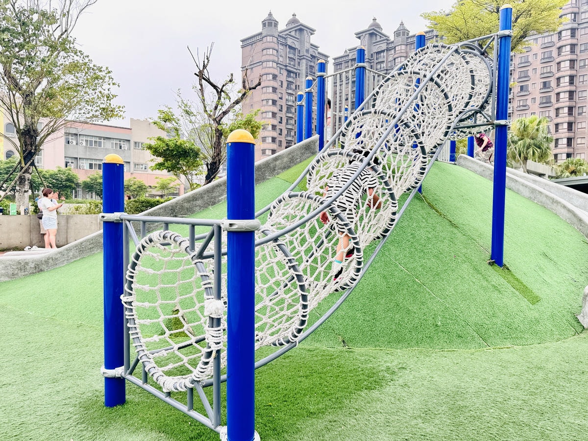 ★桃園親子景點推薦★中壢文化公園,小而巧的交通特色遊戲場, ★桃園親子景點推薦★中壢文化公園,小而巧的交通特色遊戲場,