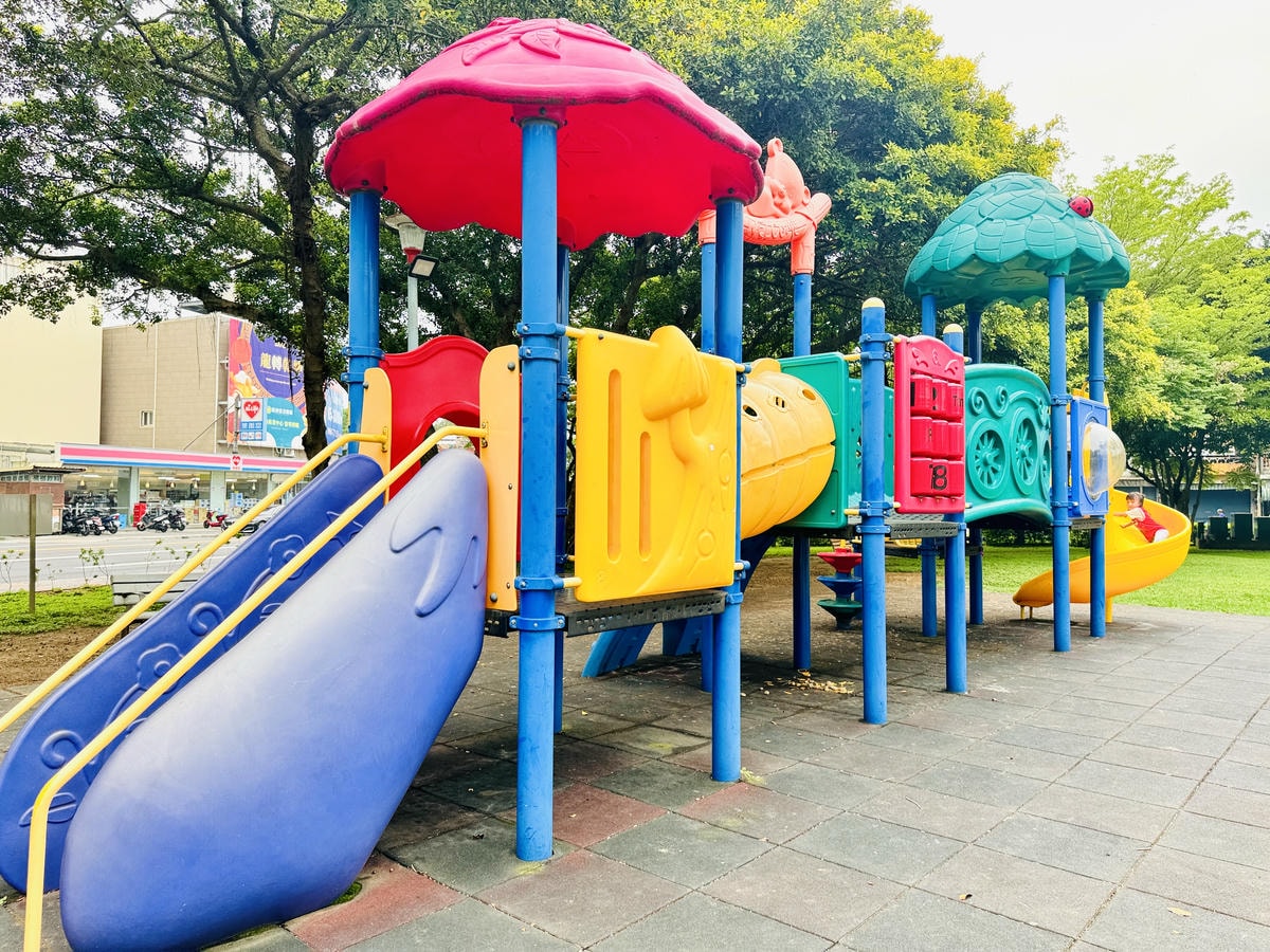 ★桃園親子景點推薦★中壢文化公園,小而巧的交通特色遊戲場, ★桃園親子景點推薦★中壢文化公園,小而巧的交通特色遊戲場,