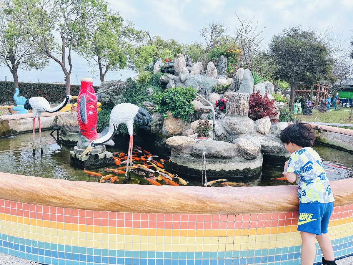 ★彰化●長頸鹿休閒農場*週末限定親子點,親子手搖船、電動車、 ★彰化●長頸鹿休閒農場*週末限定親子點,親子手搖船、電動車、