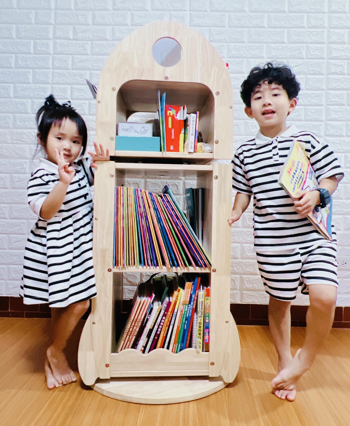 ★好物分享★ Man & Kids 無限探索旋轉書櫃，超推薦