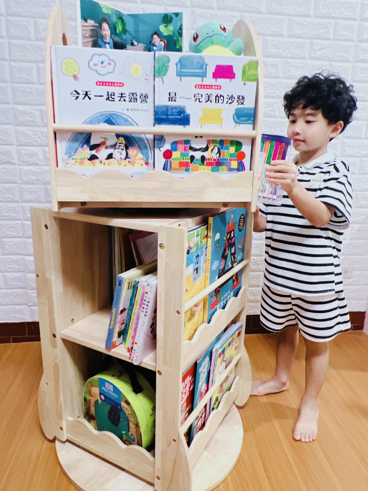 ★好物分享★ Man & Kids 無限探索旋轉書櫃,超推薦 ★好物分享★ Man & Kids 無限探索旋轉書櫃,超推薦