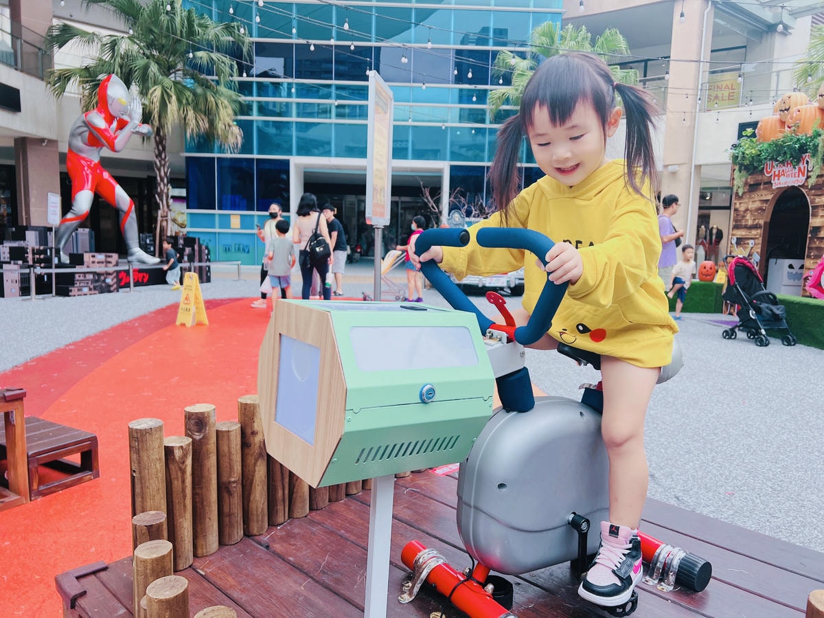 ★新北●林口三井*萬聖特輯---迷霧之都*四公尺高的超人力霸 ★新北●林口三井*萬聖特輯---迷霧之都*四公尺高的超人力霸