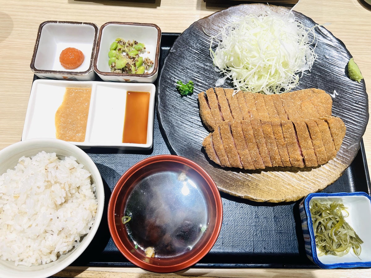 ★新北●林口三井*萬聖特輯---迷霧之都*四公尺高的超人力霸 ★新北●林口三井*萬聖特輯---迷霧之都*四公尺高的超人力霸