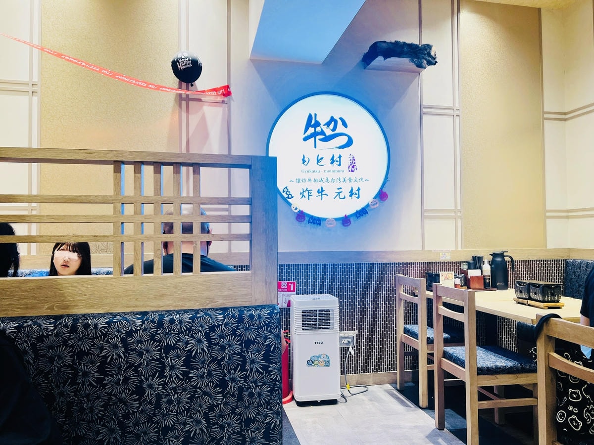 ★新北●林口三井*萬聖特輯---迷霧之都*四公尺高的超人力霸 ★新北●林口三井*萬聖特輯---迷霧之都*四公尺高的超人力霸