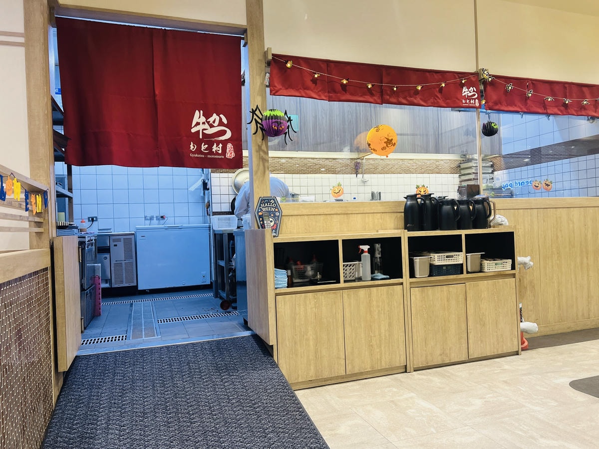 ★新北●林口三井*萬聖特輯---迷霧之都*四公尺高的超人力霸 ★新北●林口三井*萬聖特輯---迷霧之都*四公尺高的超人力霸