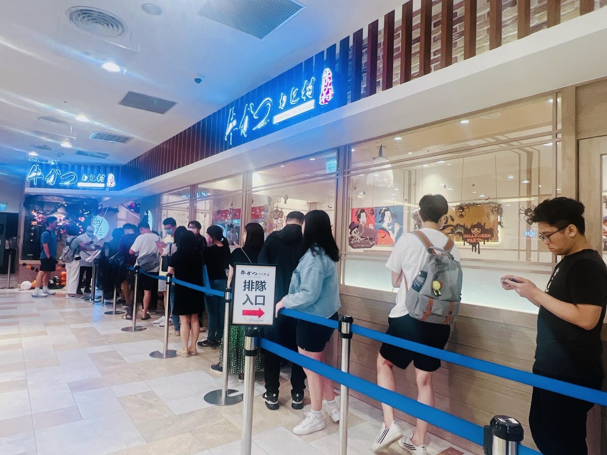 ★新北●林口三井*萬聖特輯---迷霧之都*四公尺高的超人力霸 ★新北●林口三井*萬聖特輯---迷霧之都*四公尺高的超人力霸