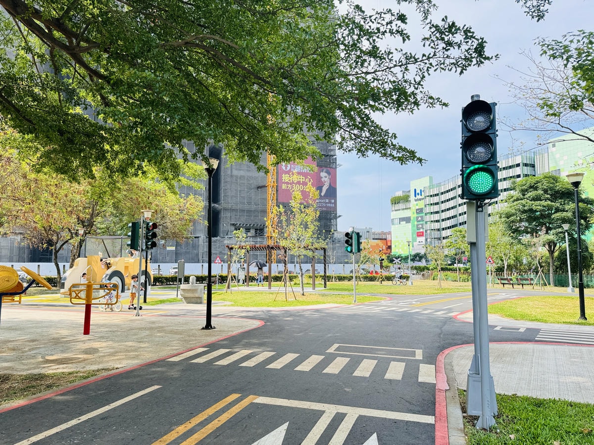 ★台中親子景點推薦★泉源兒童主題特色遊戲場,台中首座兒童交通 ★台中親子景點推薦★泉源兒童主題特色遊戲場,台中首座兒童交通