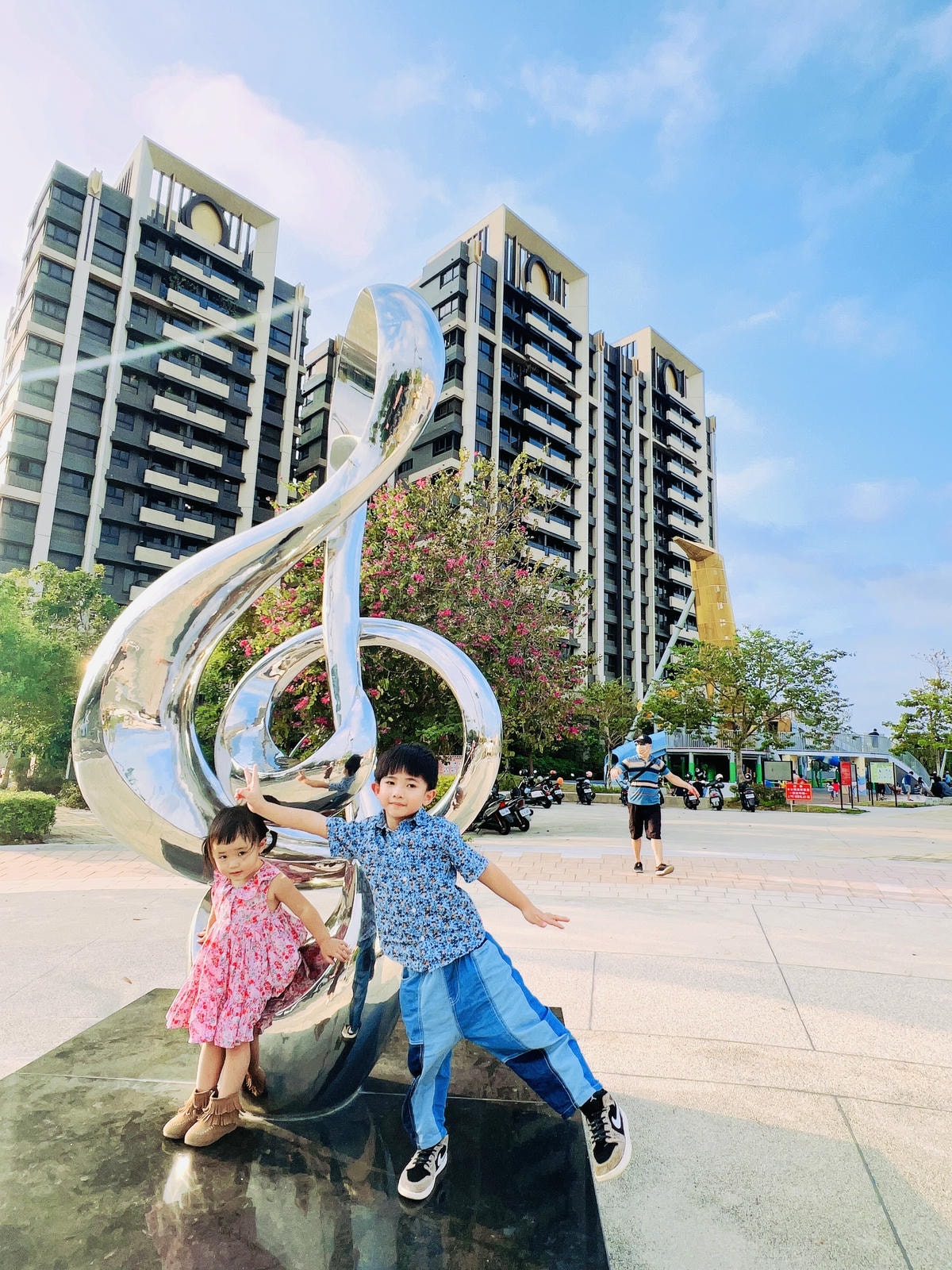 ★苗栗●頭份*音樂公園*七公尺高的薩克斯風特色公園,好玩又放 ★苗栗●頭份*音樂公園*七公尺高的薩克斯風特色公園,好玩又放