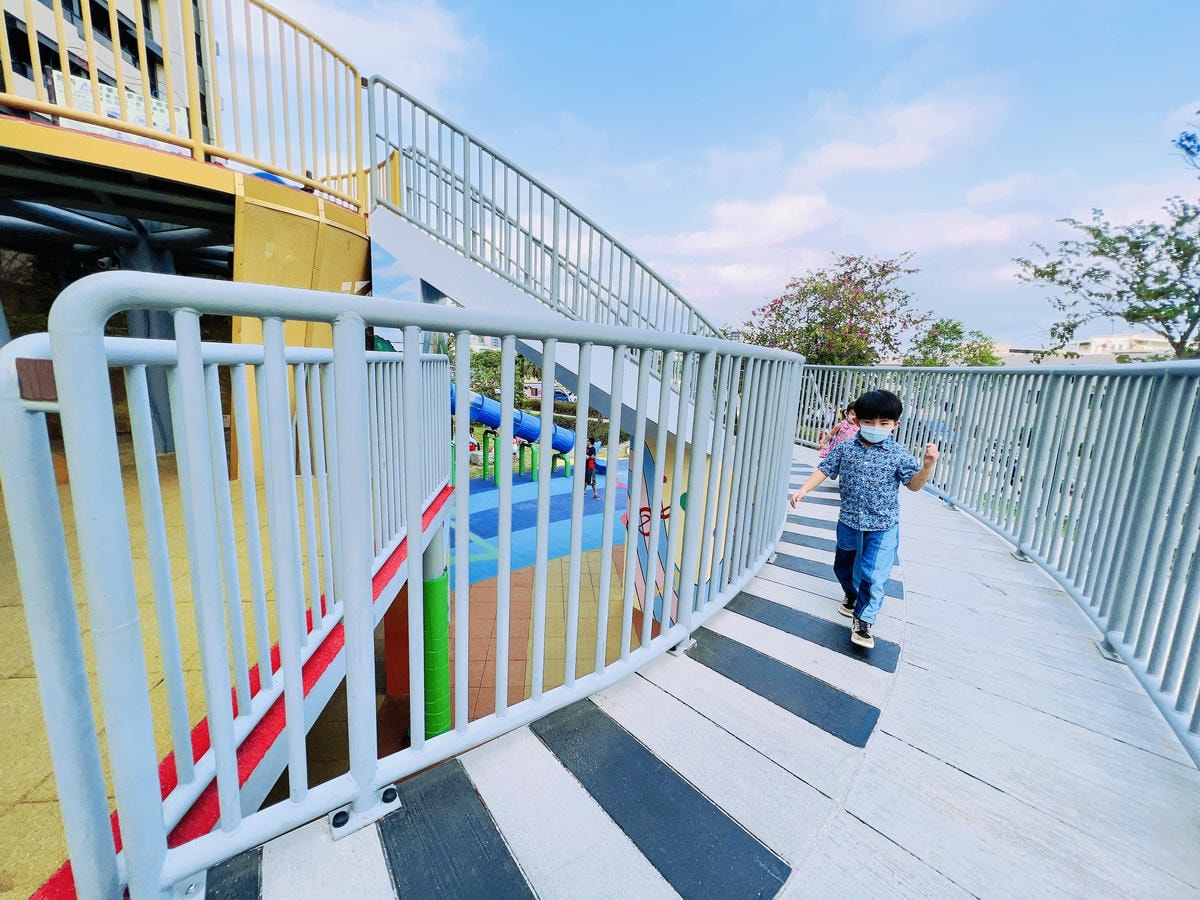 ★苗栗●頭份*音樂公園*七公尺高的薩克斯風特色公園,好玩又放 ★苗栗●頭份*音樂公園*七公尺高的薩克斯風特色公園,好玩又放