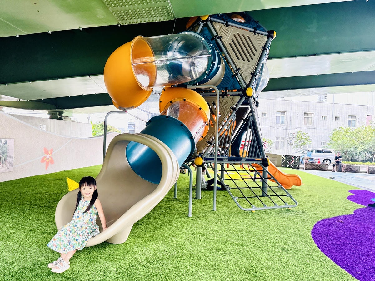 ★苗栗親子景點推薦★超好玩『頭份滑步車公園』全新大改造,S型 ★苗栗親子景點推薦★超好玩『頭份滑步車公園』全新大改造,S型