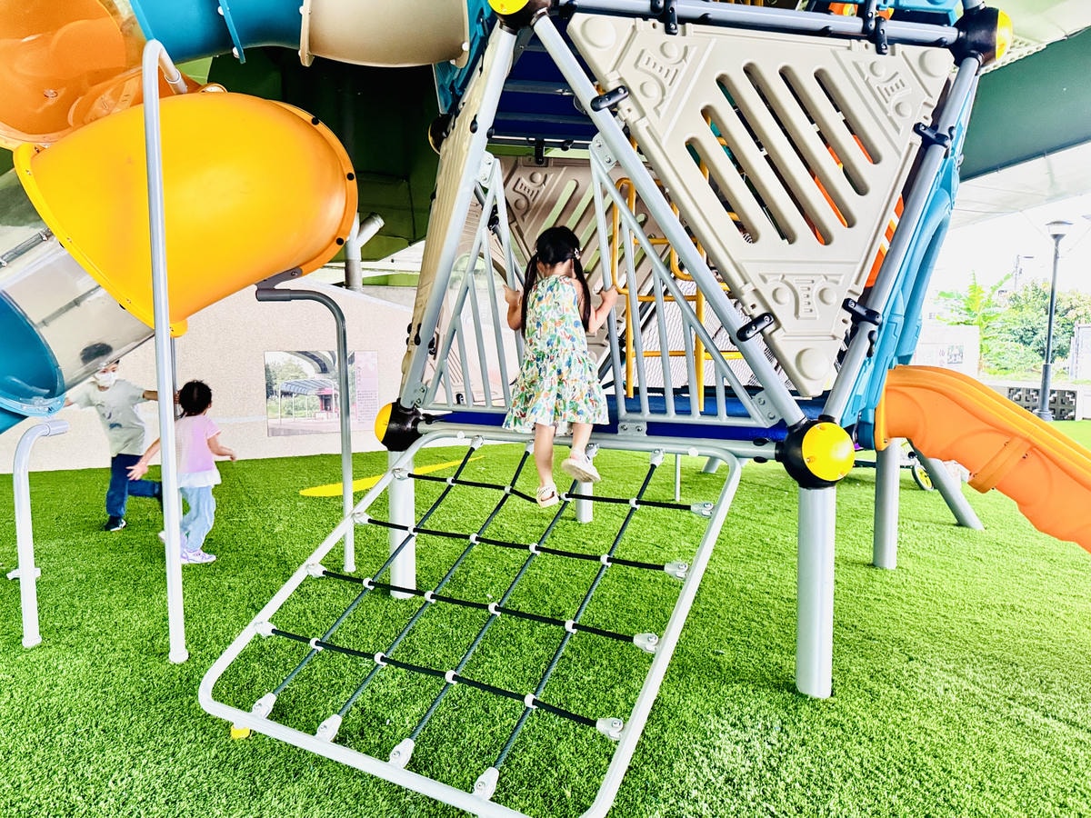 ★苗栗親子景點推薦★超好玩『頭份滑步車公園』全新大改造,S型 ★苗栗親子景點推薦★超好玩『頭份滑步車公園』全新大改造,S型